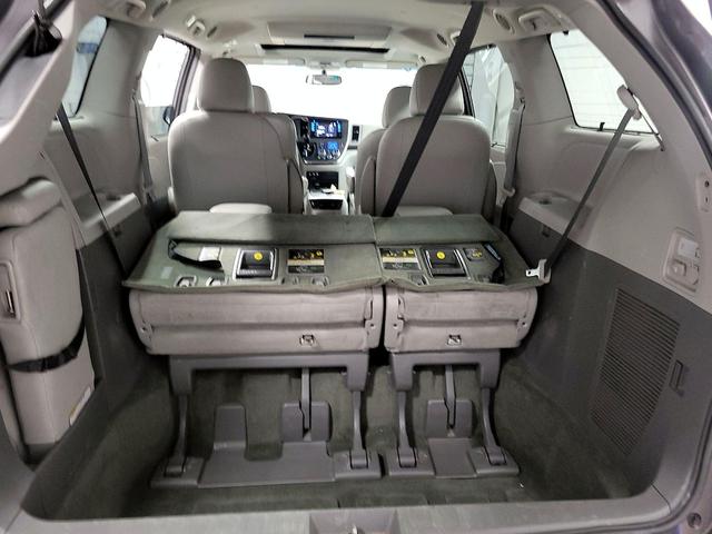 Photo of 2017 Gray Toyota Sienna