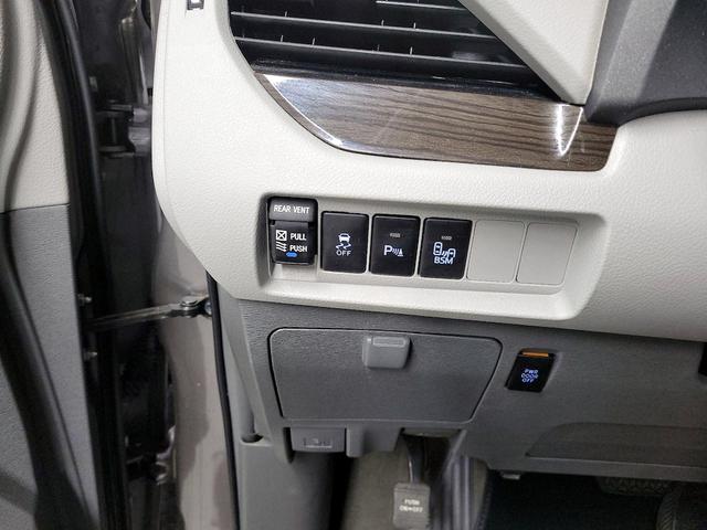 Photo of 2017 Gray Toyota Sienna