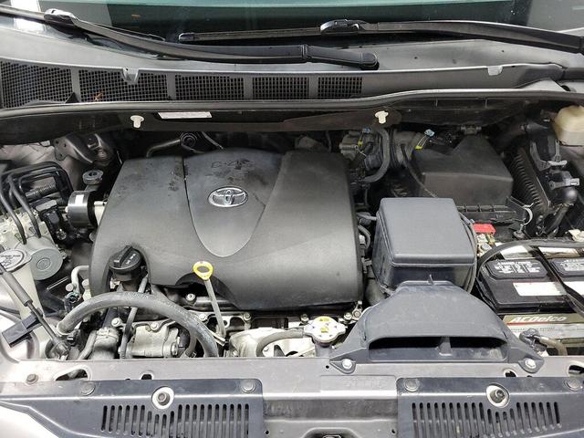 Photo of 2017 Gray Toyota Sienna