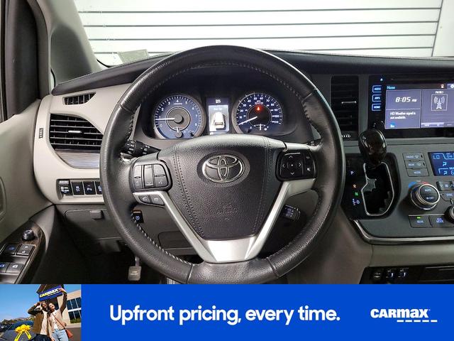 Photo of 2017 Gray Toyota Sienna