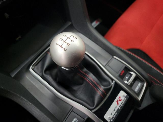 Photo of 2019 White Honda Civic