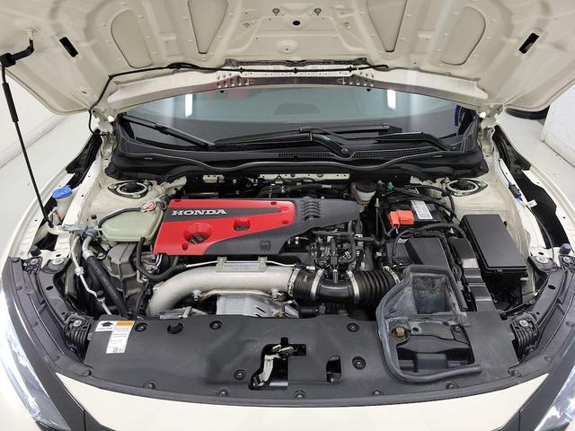 Photo of 2019 White Honda Civic