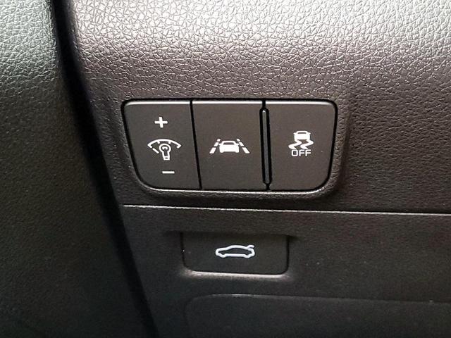 Photo of 2023 White Kia K5