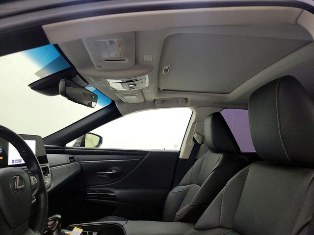 Photo of 2023 Black Lexus ES 300h