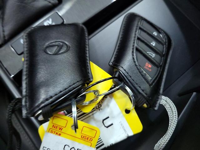 Photo of 2023 Black Lexus ES 300h