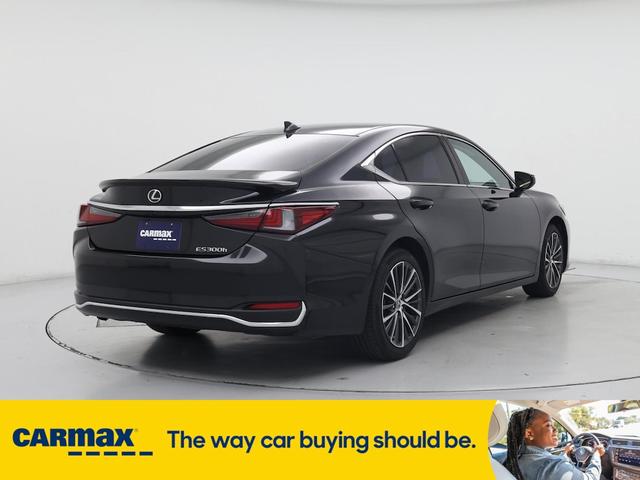 Photo of 2023 Black Lexus ES 300h