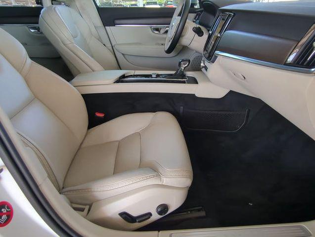 Photo of 2018 Ice White Volvo V90 Cross Country