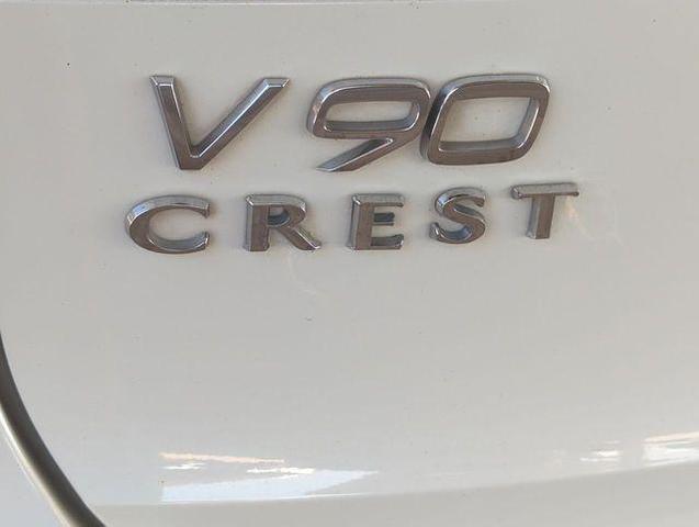 Photo of 2018 Ice White Volvo V90 Cross Country