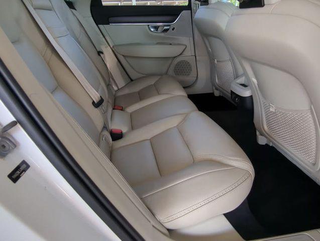 Photo of 2018 Ice White Volvo V90 Cross Country