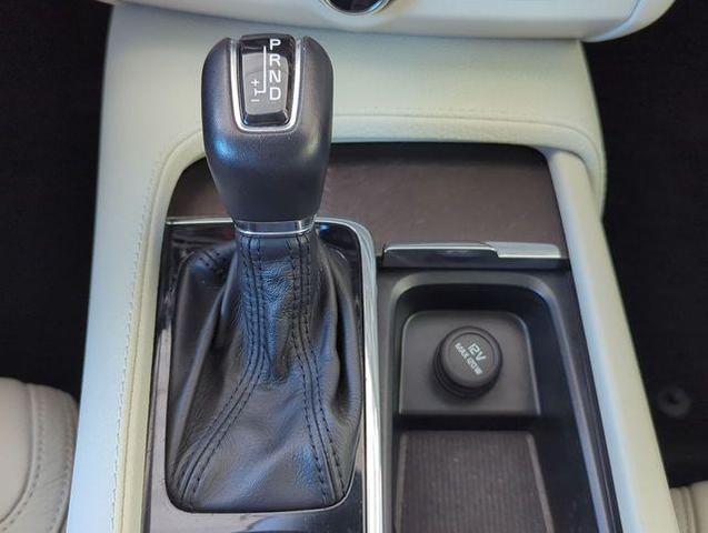 Photo of 2018 Ice White Volvo V90 Cross Country