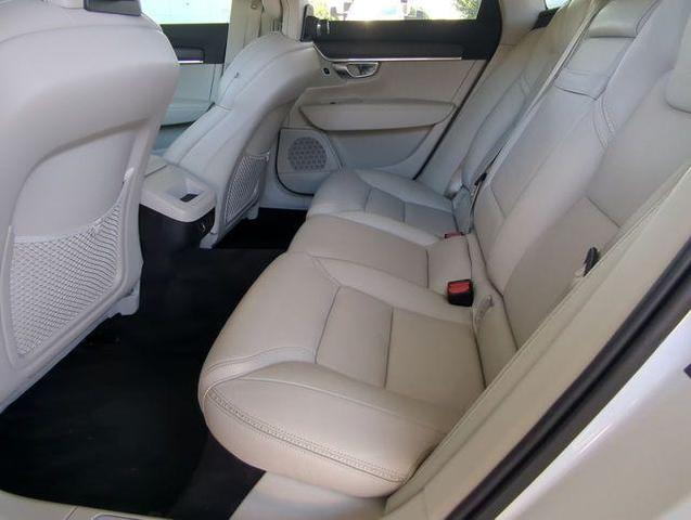 Photo of 2018 Ice White Volvo V90 Cross Country