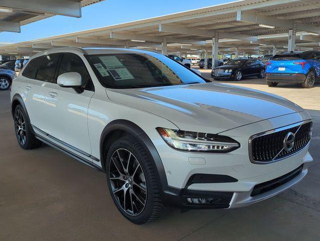 Photo of 2018 Ice White Volvo V90 Cross Country