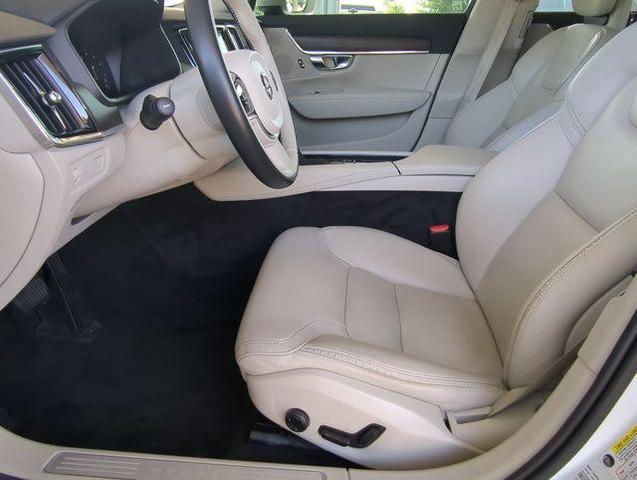 Photo of 2018 Ice White Volvo V90 Cross Country