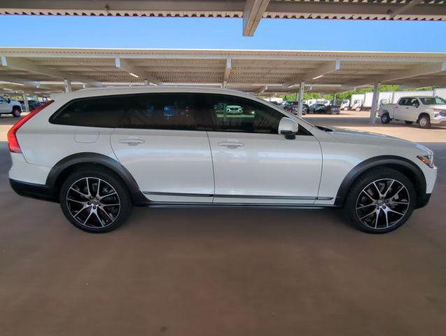 Photo of 2018 Ice White Volvo V90 Cross Country