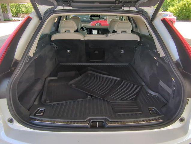 Photo of 2018 Ice White Volvo V90 Cross Country