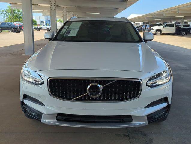 Photo of 2018 Ice White Volvo V90 Cross Country