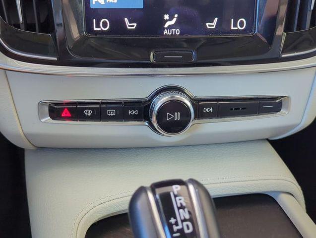 Photo of 2018 Ice White Volvo V90 Cross Country