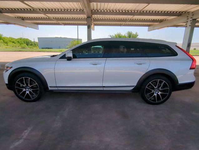 Photo of 2018 Ice White Volvo V90 Cross Country