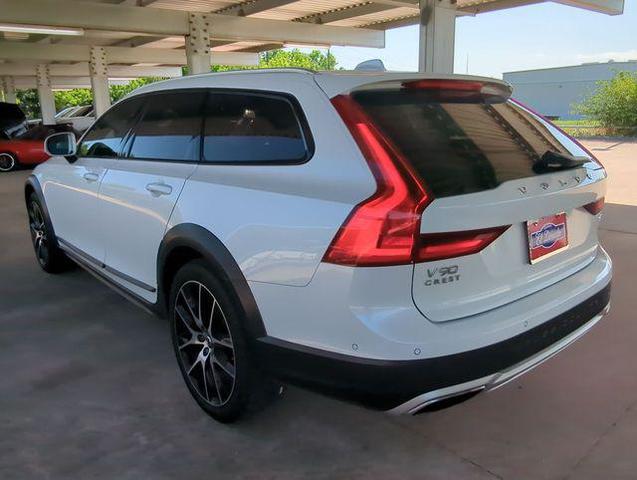 Photo of 2018 Ice White Volvo V90 Cross Country