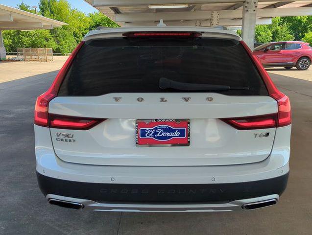 Photo of 2018 Ice White Volvo V90 Cross Country