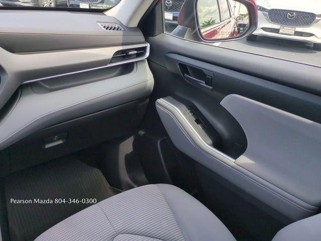 Photo of 2022 Gray Toyota Highlander
