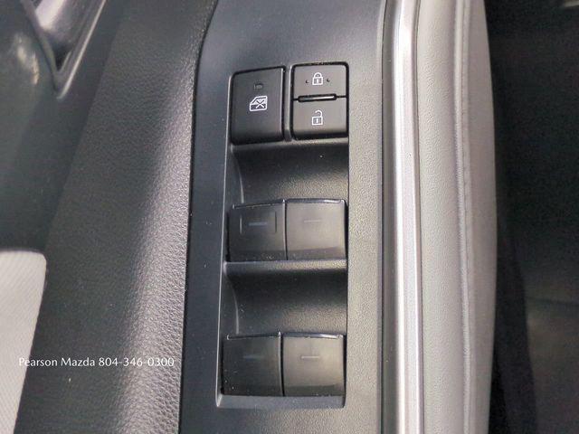 Photo of 2022 Gray Toyota Highlander