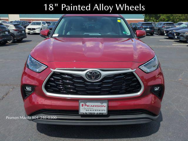 Photo of 2022 Gray Toyota Highlander