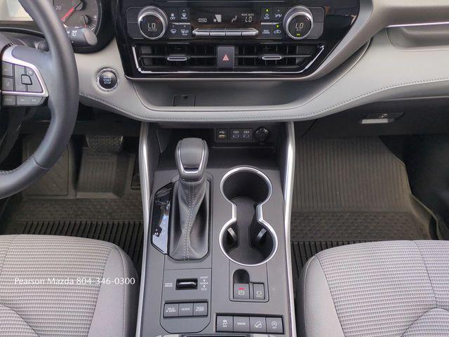 Photo of 2022 Gray Toyota Highlander