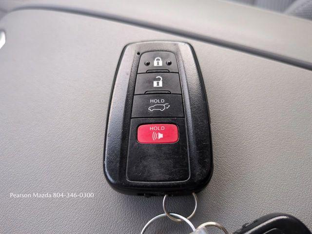 Photo of 2022 Gray Toyota Highlander