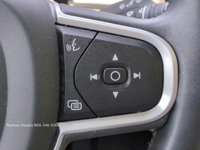 Photo of 2022 White Volvo XC60