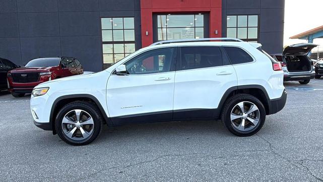 Photo of 2020 Bright White Clearcoat Jeep Cherokee