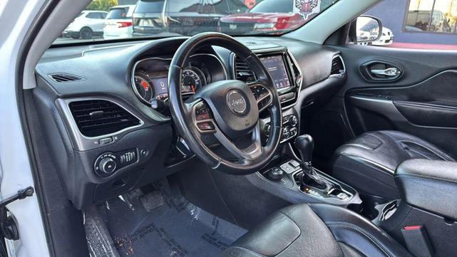 Photo of 2020 Bright White Clearcoat Jeep Cherokee