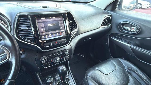 Photo of 2020 Bright White Clearcoat Jeep Cherokee