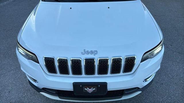 Photo of 2020 Bright White Clearcoat Jeep Cherokee
