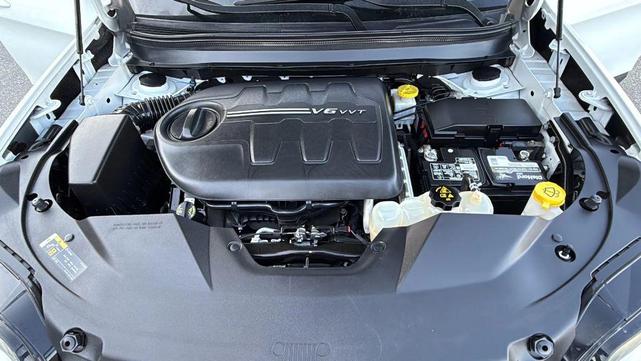Photo of 2020 Bright White Clearcoat Jeep Cherokee