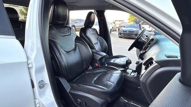 Photo of 2020 Bright White Clearcoat Jeep Cherokee