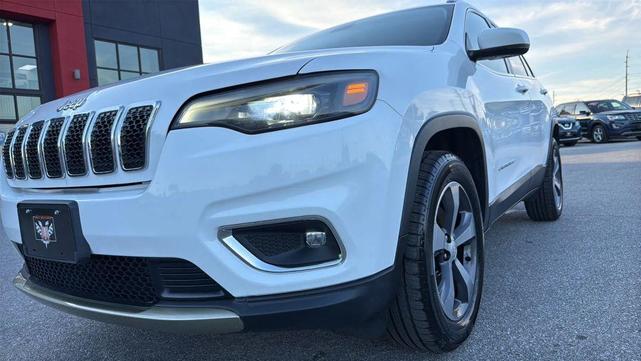 Photo of 2020 Bright White Clearcoat Jeep Cherokee