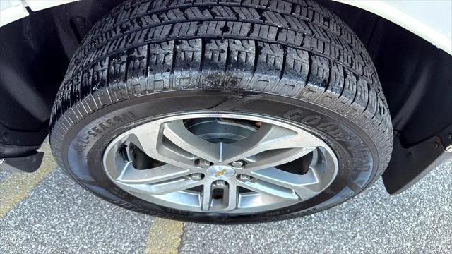 Photo of 2016 White Chevrolet Equinox