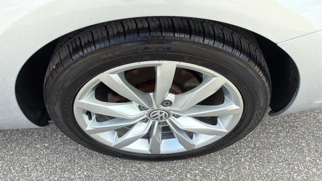 Photo of 2016 Silver Volkswagen Golf SportWagen