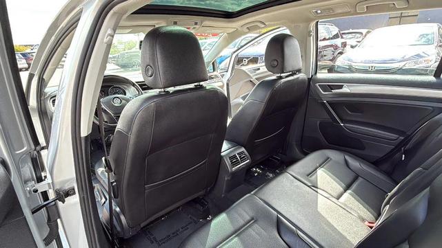Photo of 2016 Silver Volkswagen Golf SportWagen