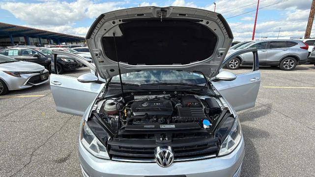 Photo of 2016 Silver Volkswagen Golf SportWagen
