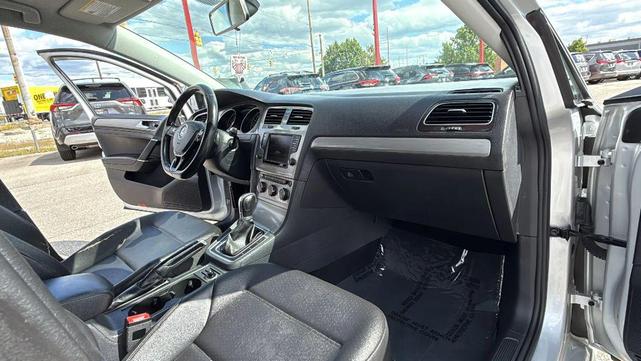 Photo of 2016 Silver Volkswagen Golf SportWagen