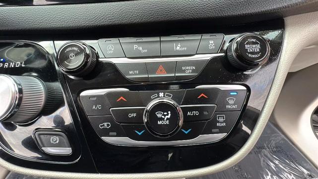 Photo of 2022 Gray Chrysler Pacifica