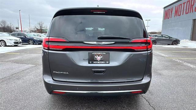 Photo of 2022 Gray Chrysler Pacifica