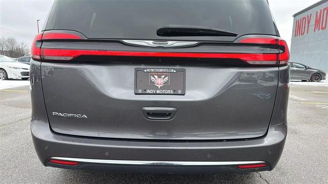 Photo of 2022 Gray Chrysler Pacifica