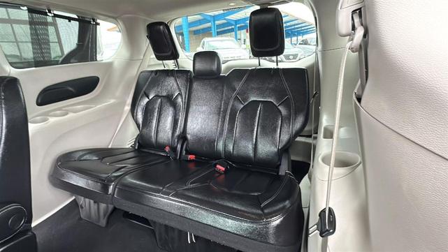 Photo of 2022 Gray Chrysler Pacifica