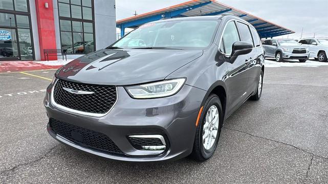 Photo of 2022 Gray Chrysler Pacifica