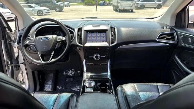 Photo of 2019 Ingot Silver Metallic Ford Edge