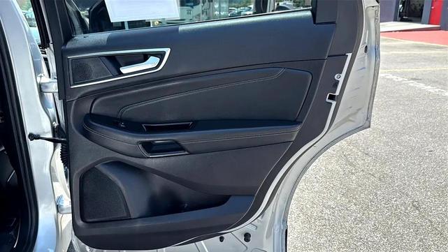 Photo of 2019 Ingot Silver Metallic Ford Edge