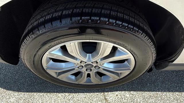 Photo of 2019 Ingot Silver Metallic Ford Edge